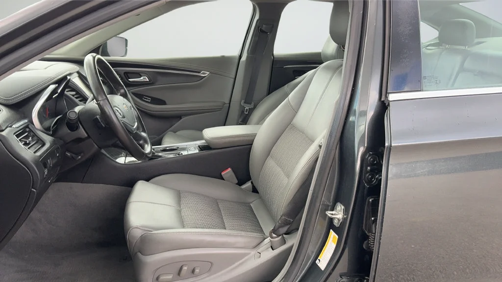 Used 2019 NIGHTFALL GRAY METALLIC Chevrolet LT image 16