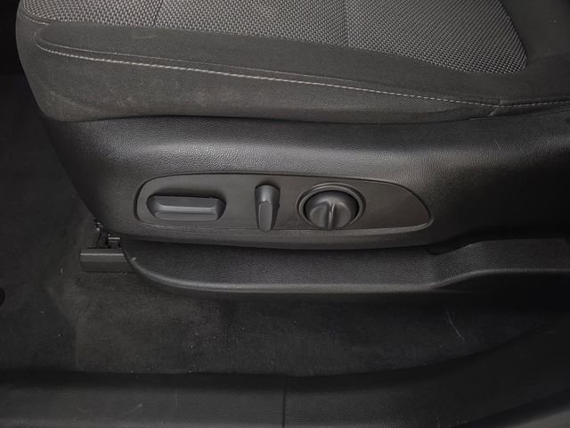 Used 2023 Silver Sage Chevrolet LT image 18