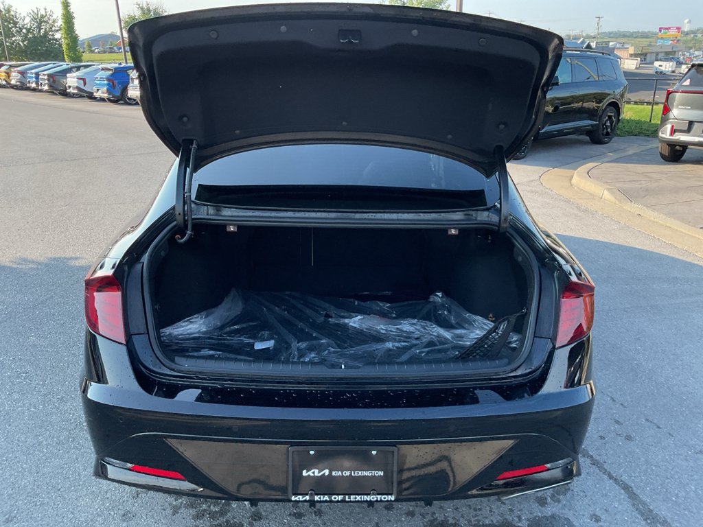 Used 2023 Onyx Black Hyundai Limited image 15