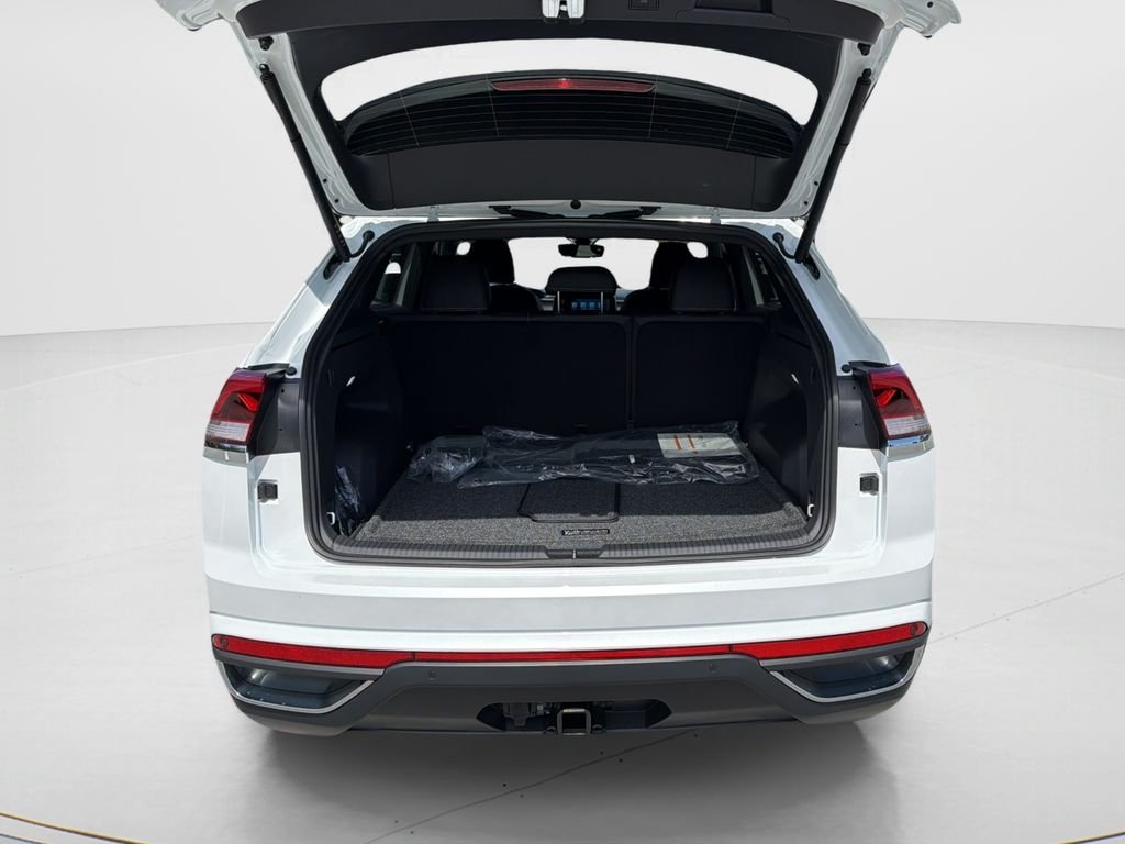 New 2026 Opal White Pearl Volkswagen SE w/Technology image 9