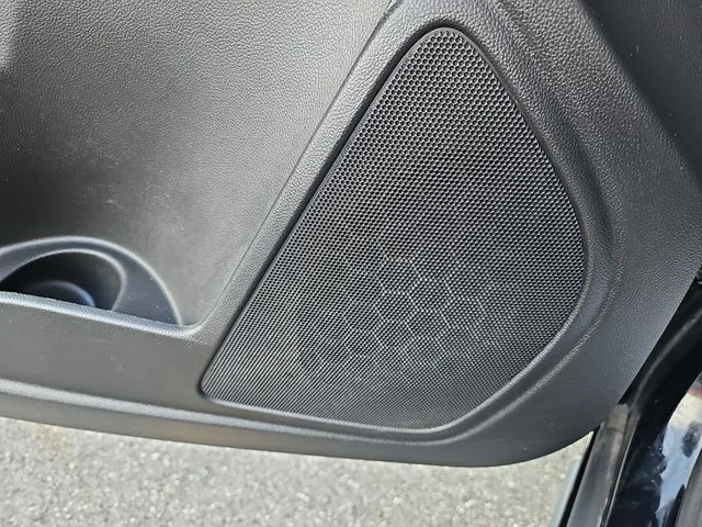 Used 2019 Black Chevrolet Z71 image 27