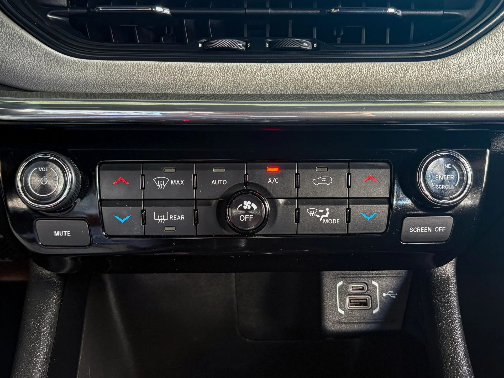 Used 2023 White Jeep Limited image 34