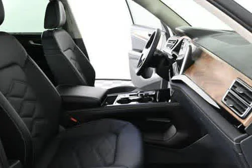 New 2026 Opal White Pearl Volkswagen 2.0T SE w/Technology image 14