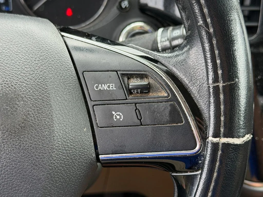 Used 2017  Mitsubishi SE image 29