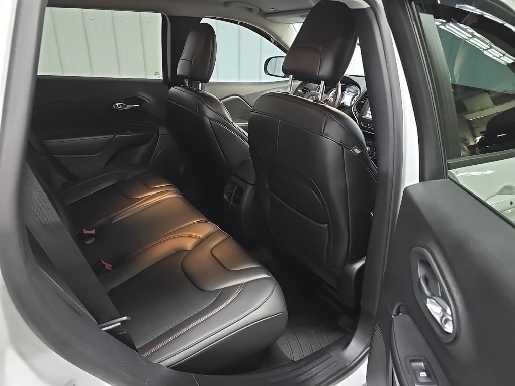 Used 2019 White Jeep Trailhawk image 21