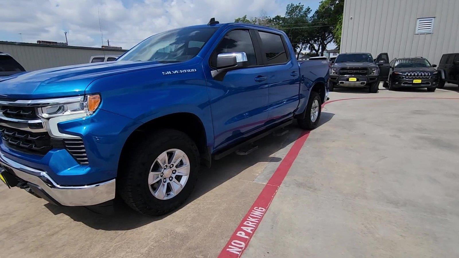 2022 Chevrolet Silverado 1500 LT - Photo 4