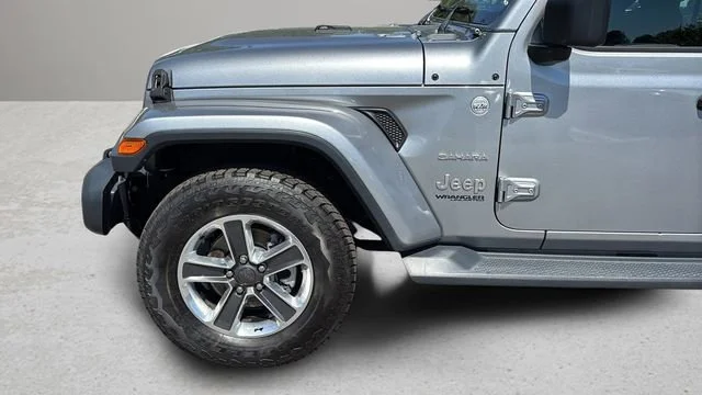 Used 2018 Silver Jeep Sahara 4x4 image 33