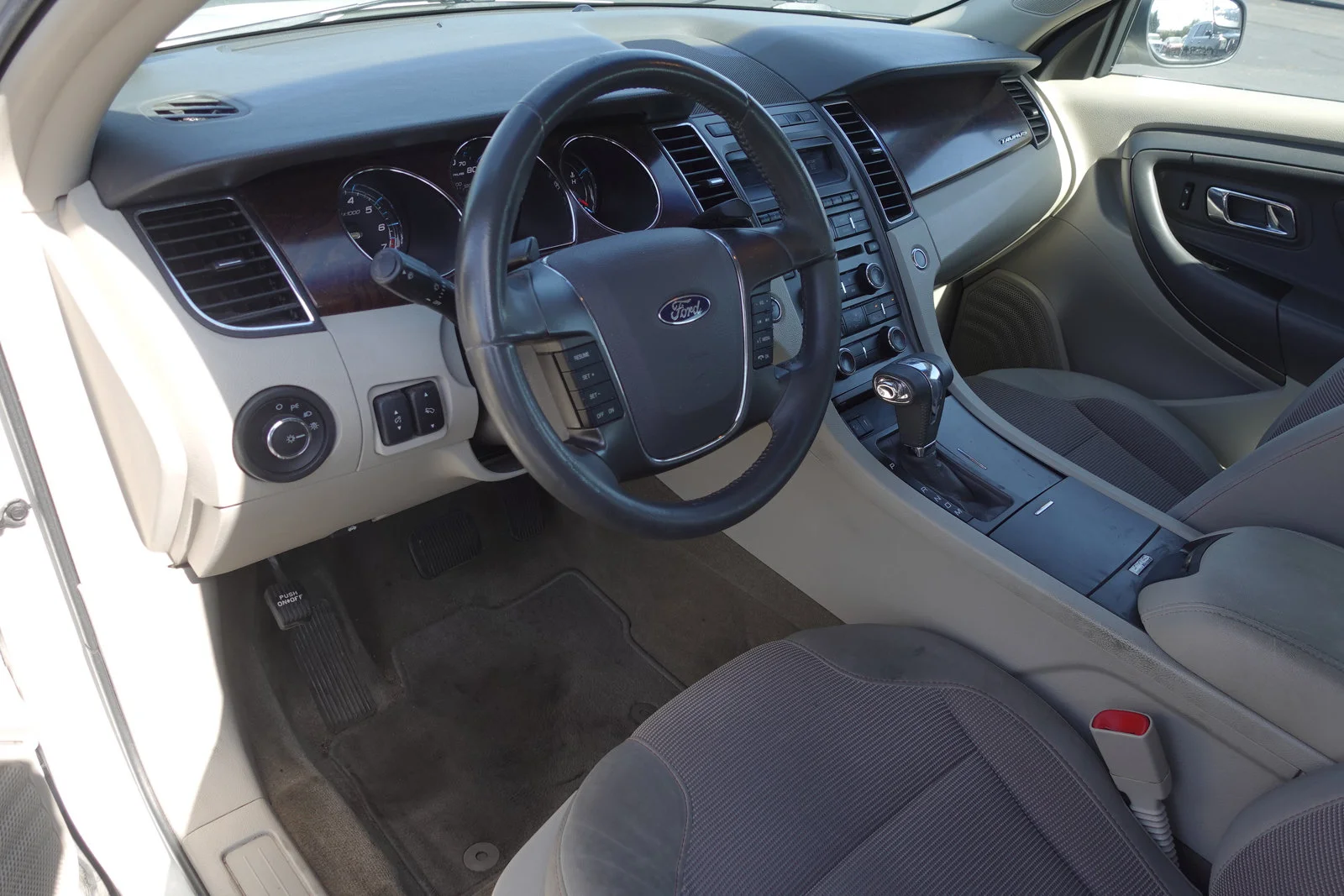 Used 2012 White Suede Ford SEL image 9