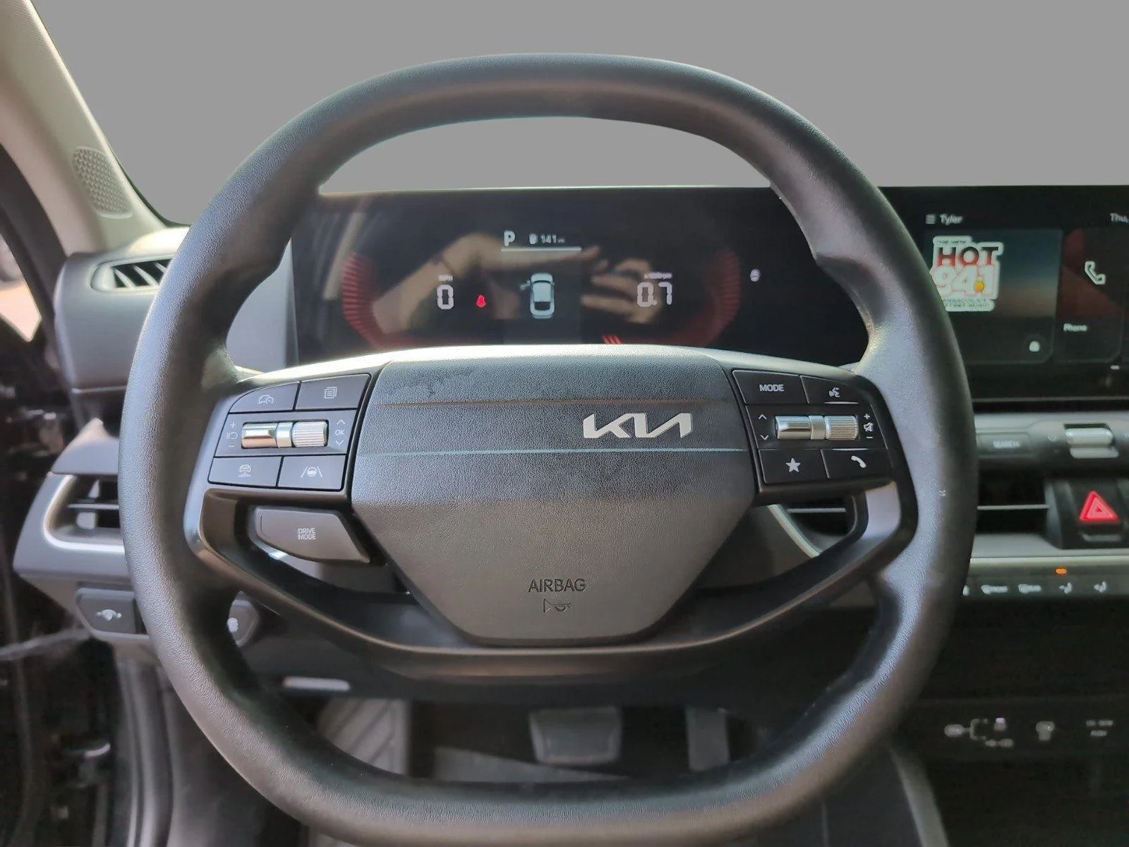 Used 2025 Aurora Black Pearl Kia LXS image 29