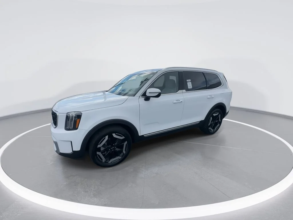 Used 2024 White Kia EX image 4