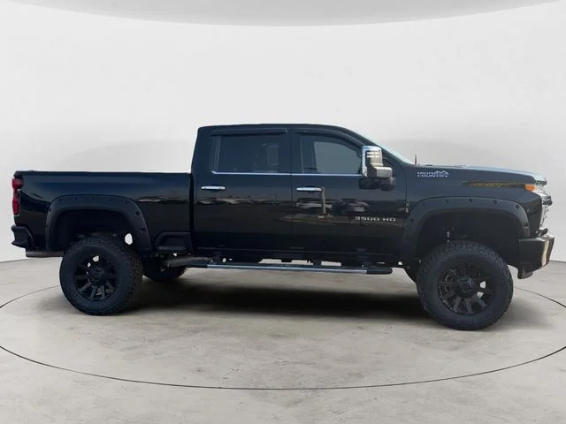 Used 2021 Black Chevrolet High Country image 4
