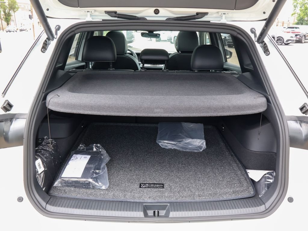 New 2026 White Volkswagen 2.0T SE R-Line Black image 10