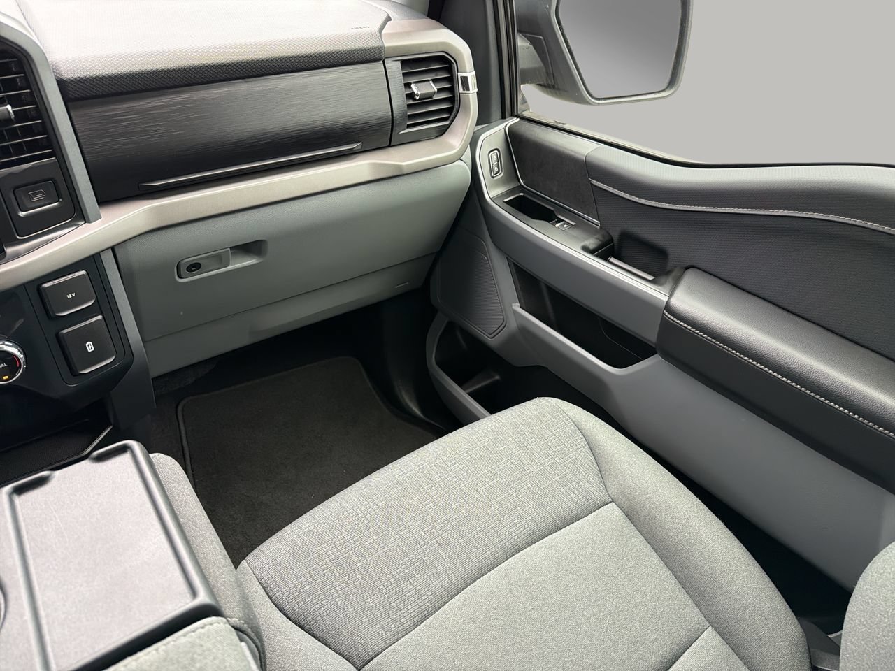 Used 2025 Silver Metallic Ford XLT image 15