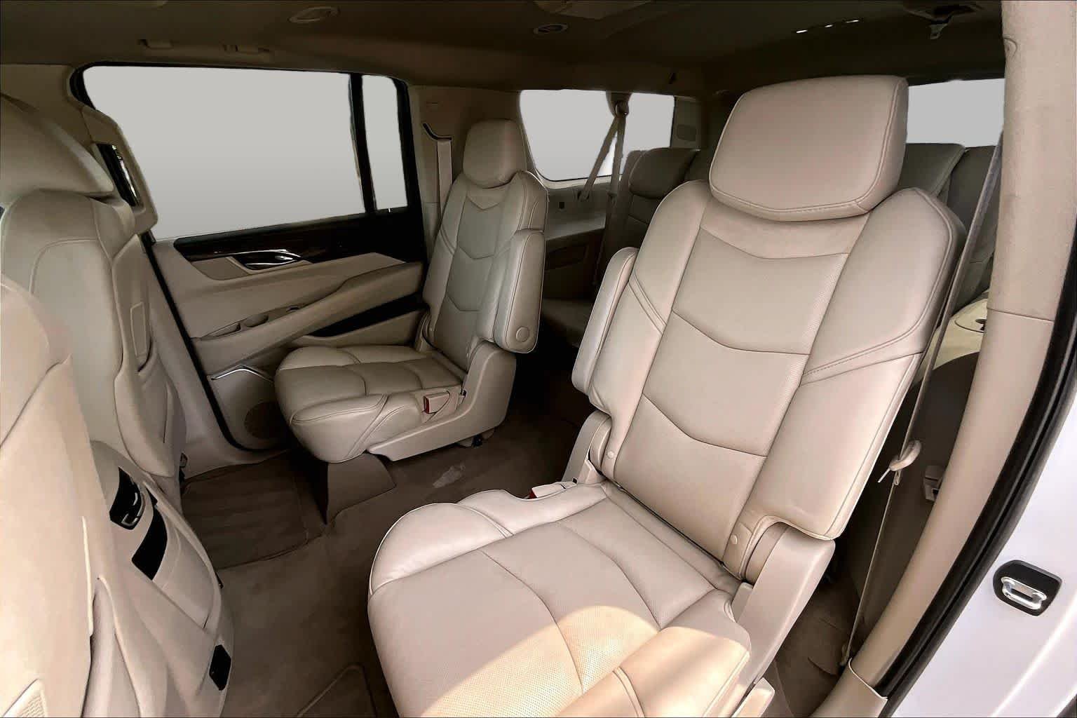 Used 2019 Crystal White Tricoat Cadillac Premium Luxury image 21