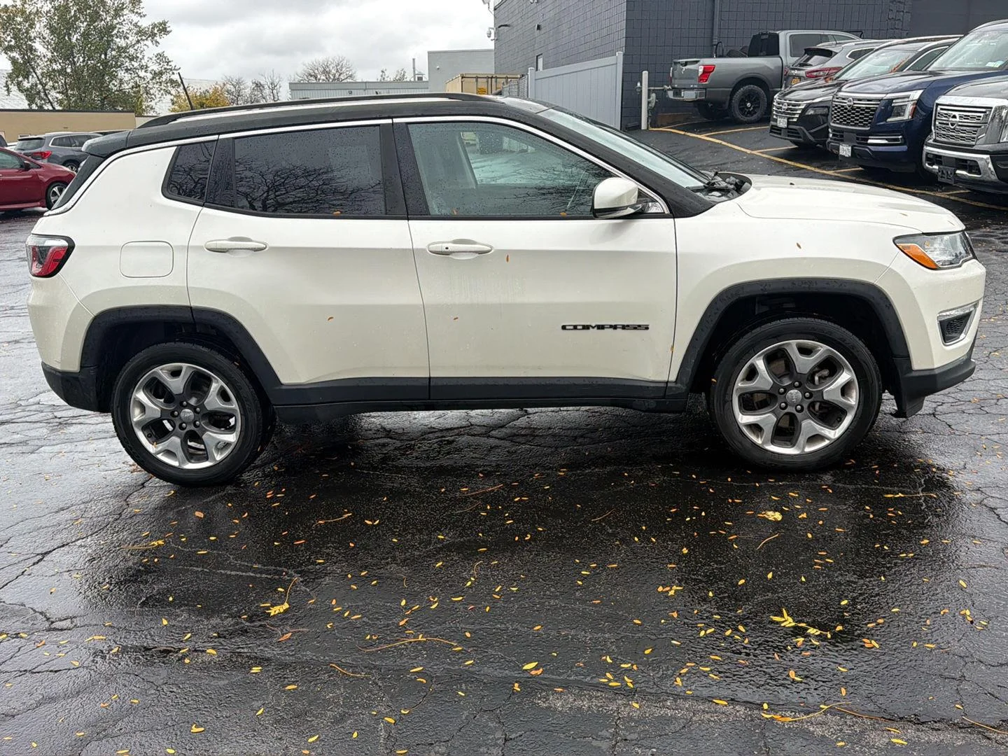 Used 2019 Pearl White Tri-Coat Jeep Limited image 8