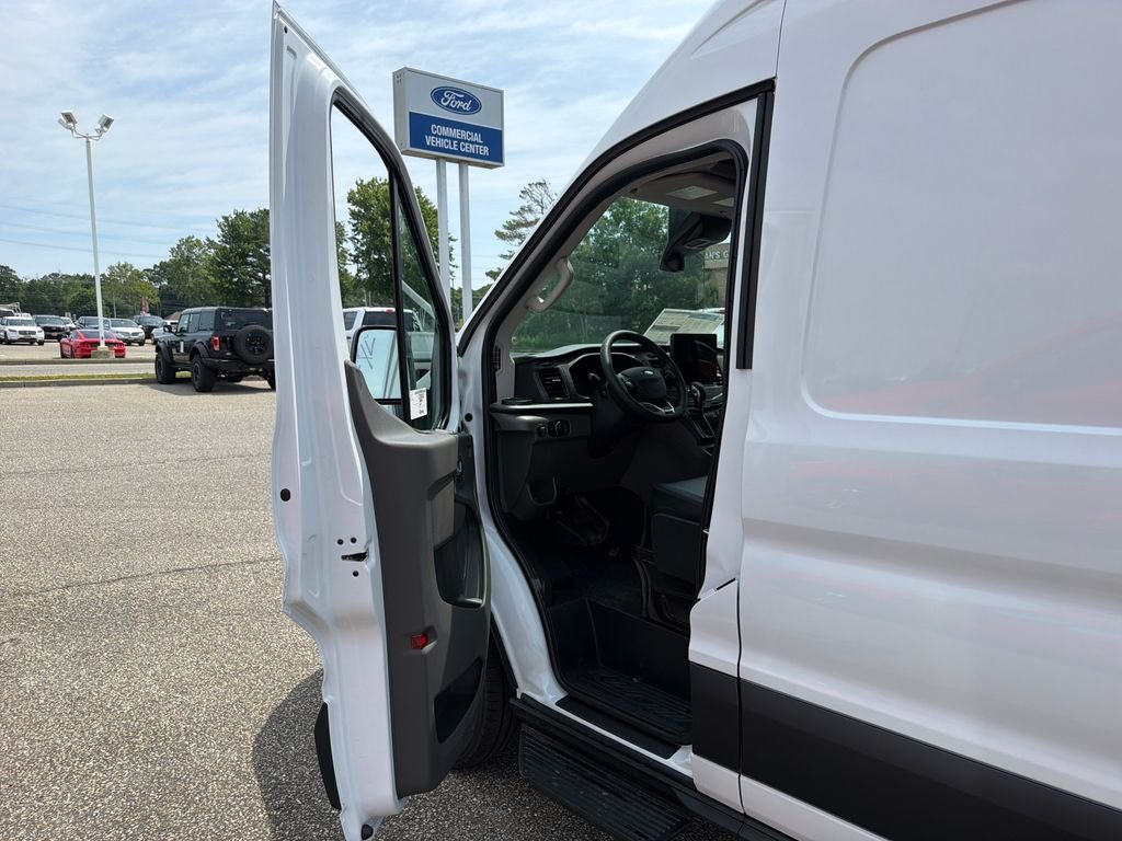 New 2026 Oxford White Ford Cargo Van image 18
