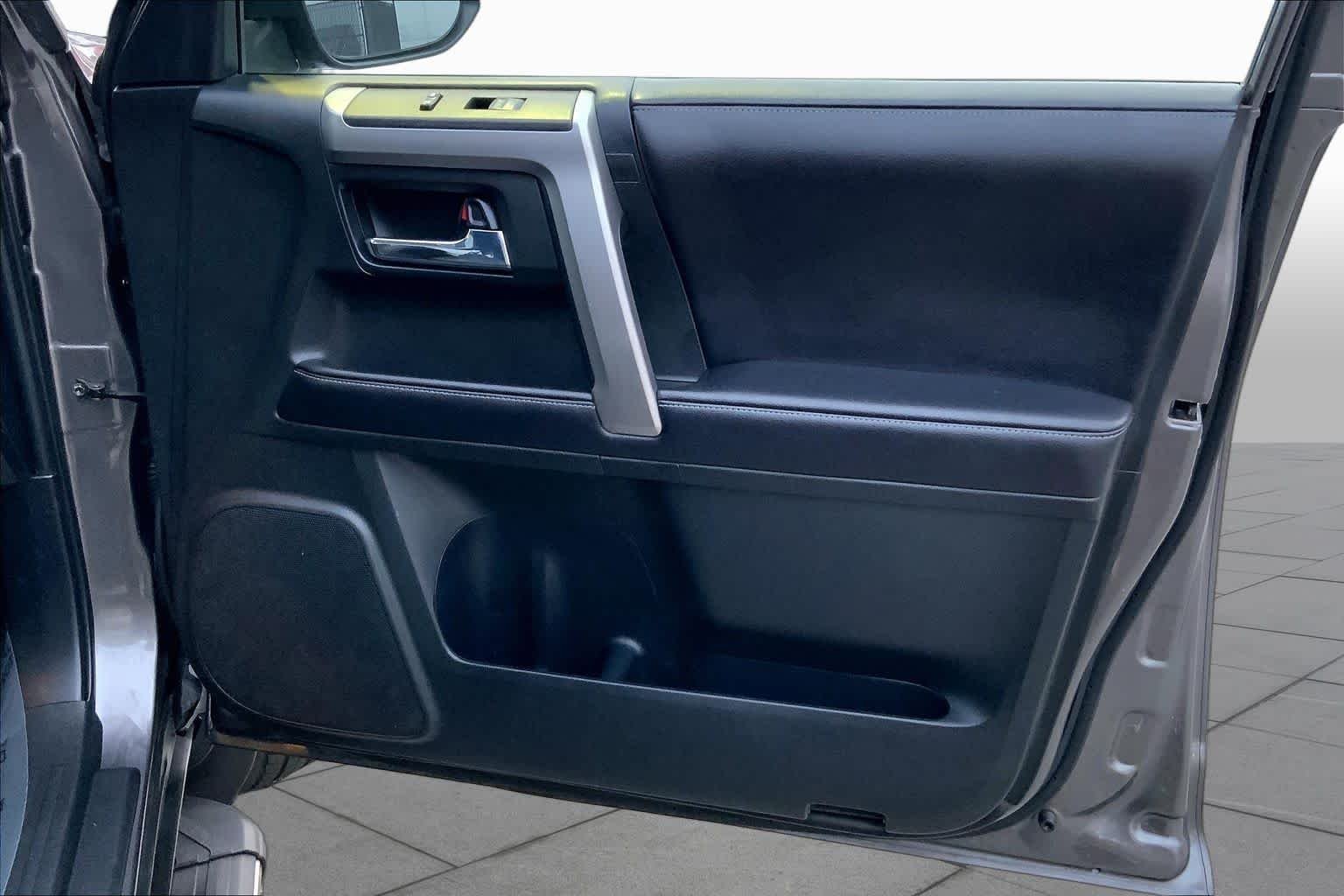 Used 2018 Magnetic Gray Metallic Toyota SR5 Premium image 20