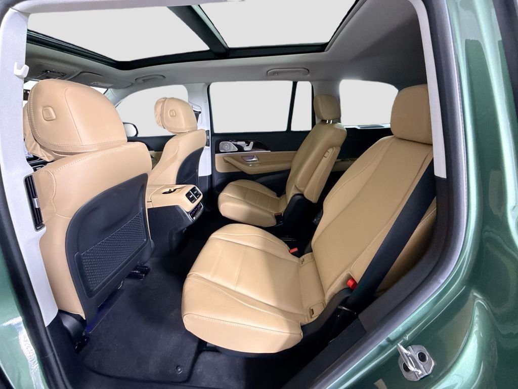 New 2026 MANUFAKTUR Ireland Mid Green Metallic Mercedes-Benz GLS 450 image 23