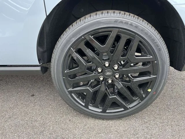 New 2027 Glacier Gray Metallic Tri-Coat Ford Platinum image 7