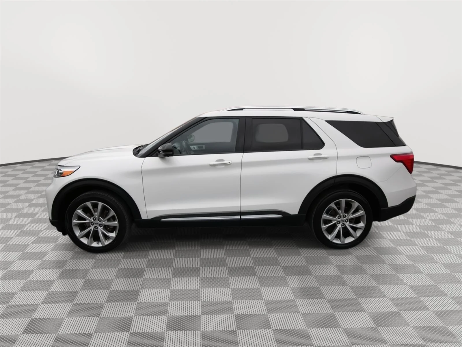 2021 Ford Explorer Platinum - Photo 8
