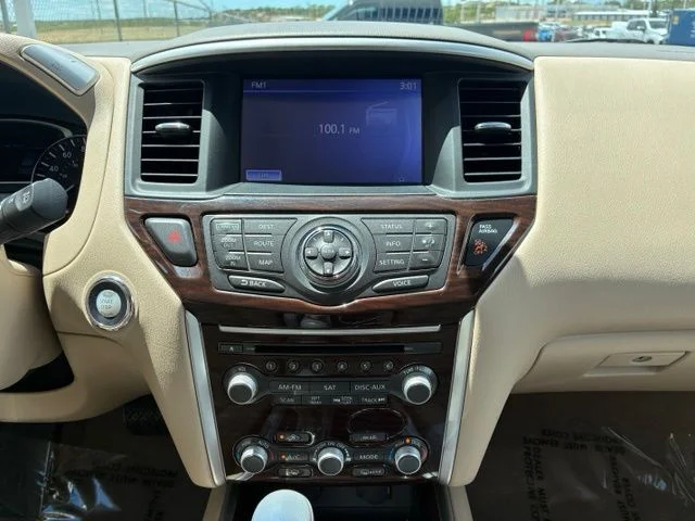 Used 2013 Moonlight White Nissan Platinum image 12