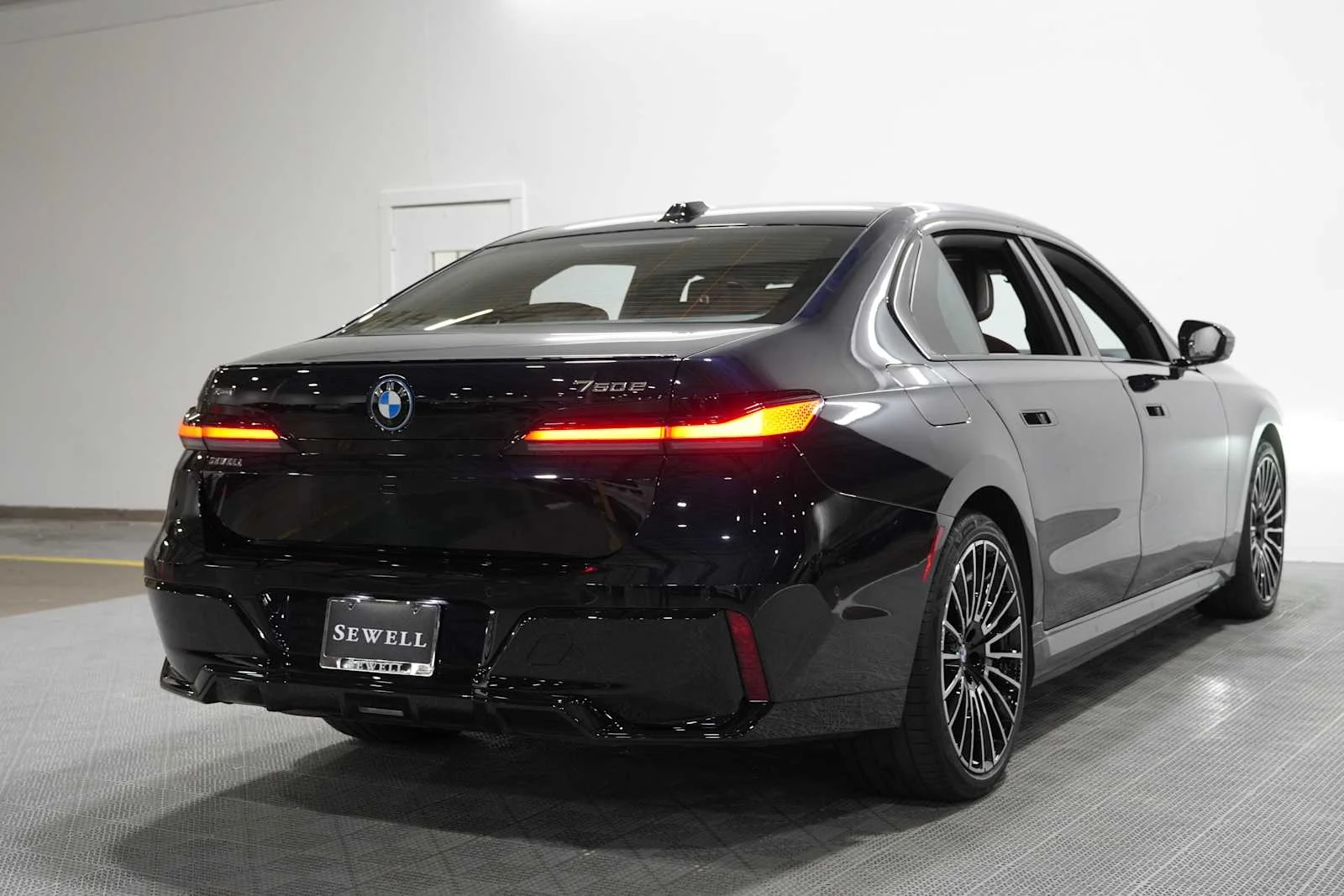 Used 2025 Carbon Black Metallic BMW 750e xDrive image 4