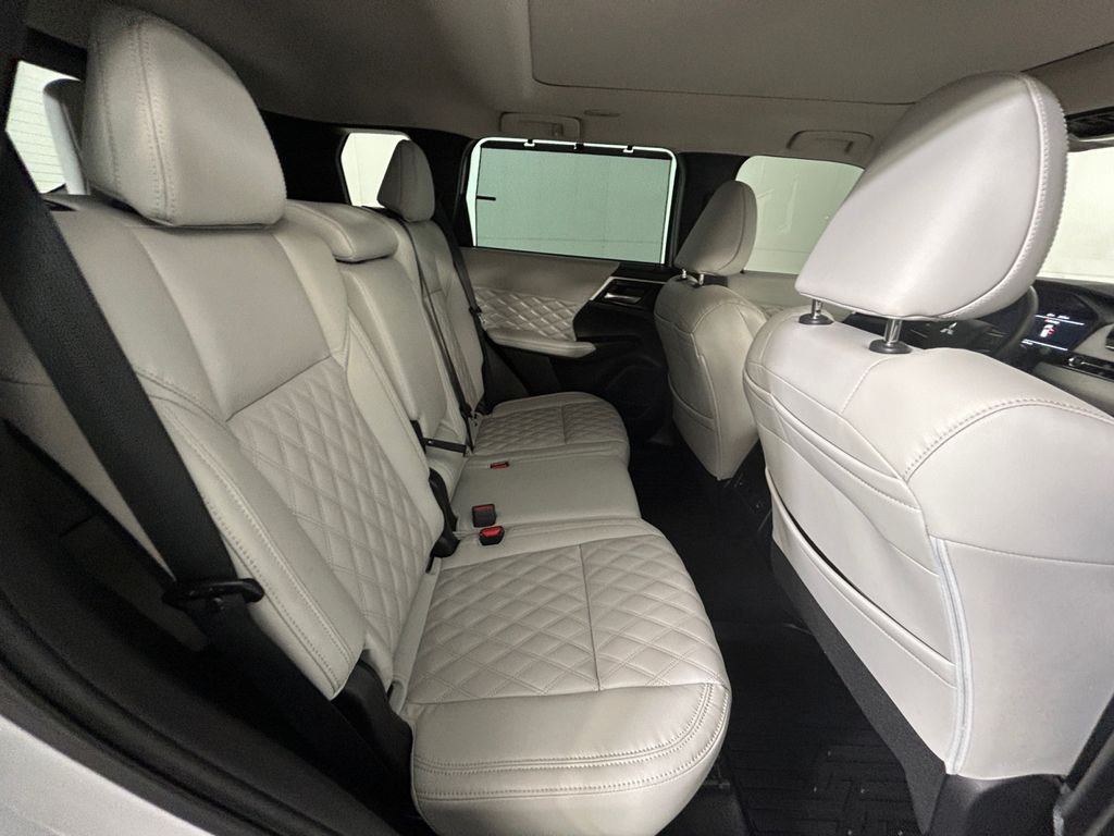 Used 2023 White Mitsubishi SEL image 17