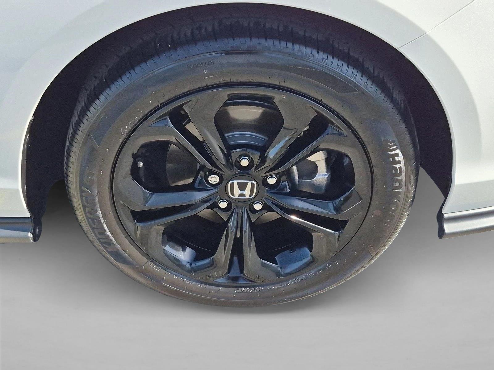 Used 2025 Platinum White Pearl Honda SE image 23