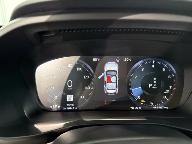 Used 2022  Volvo Momentum image 25