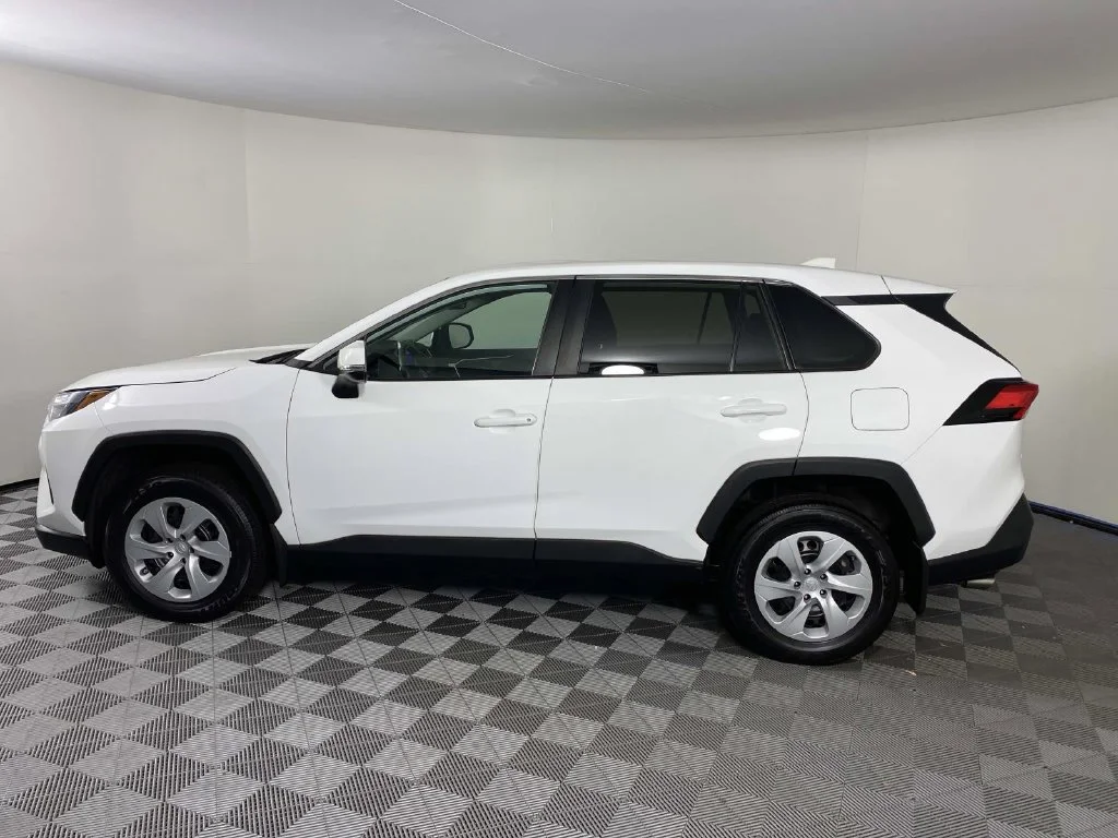 Used 2024 Ice Toyota LE image 5