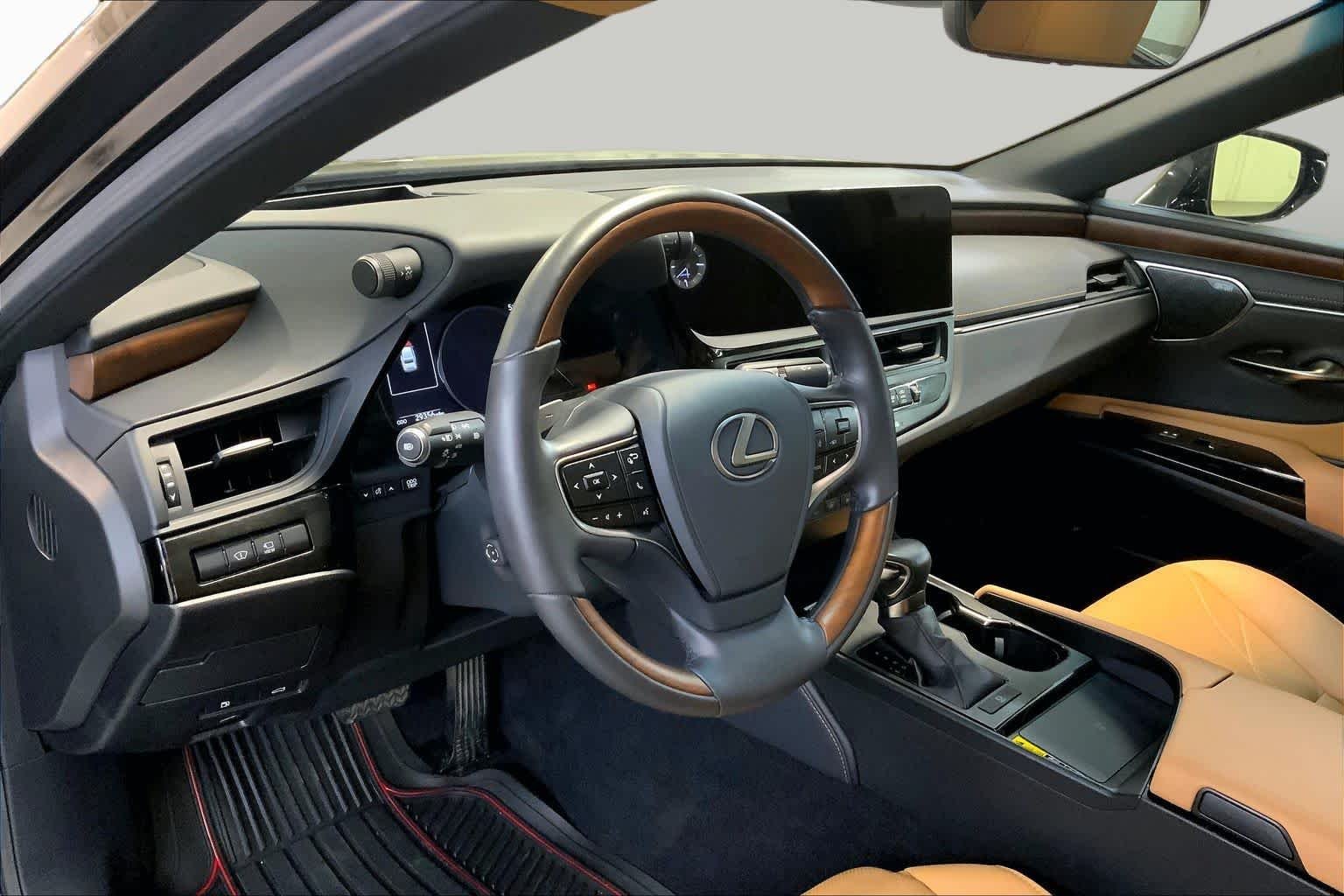 Used 2024 Obsidian Lexus Ultra Luxury image 17