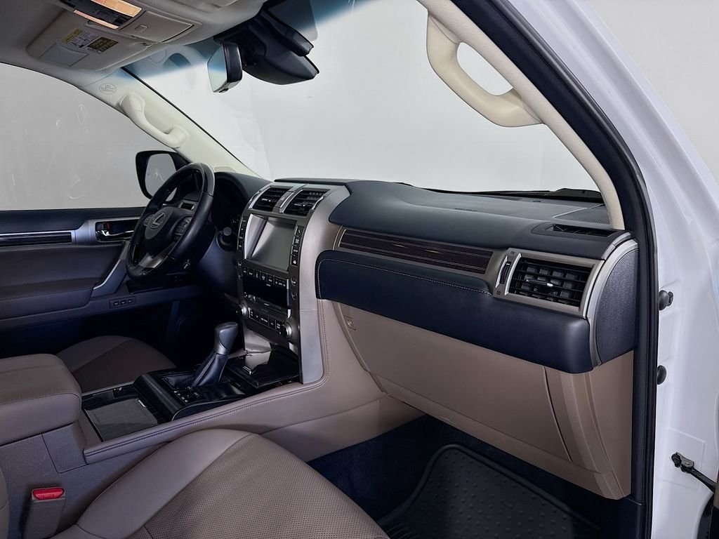 Used 2020 White Lexus 460 image 31