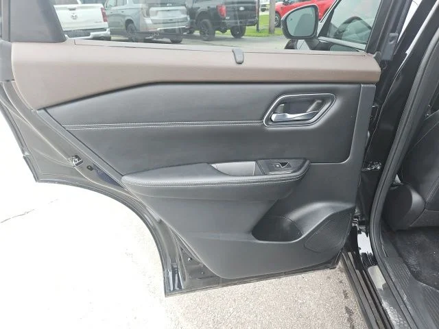 Used 2023 Black Nissan Platinum image 14