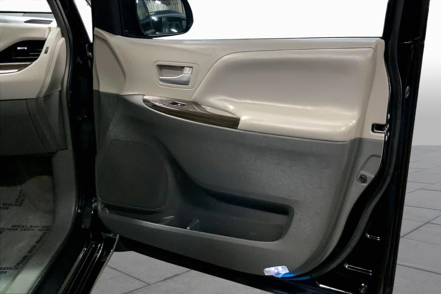 Used 2017 Midnight Black Metallic Toyota XLE image 23