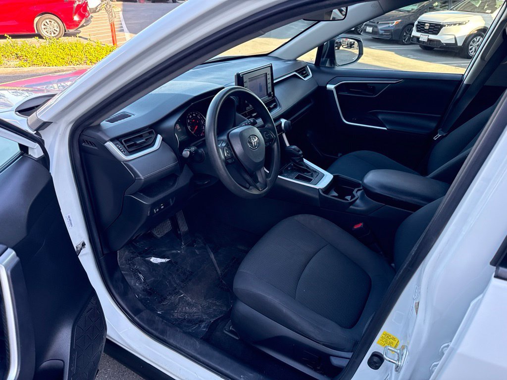 Used 2021 White Toyota LE image 18
