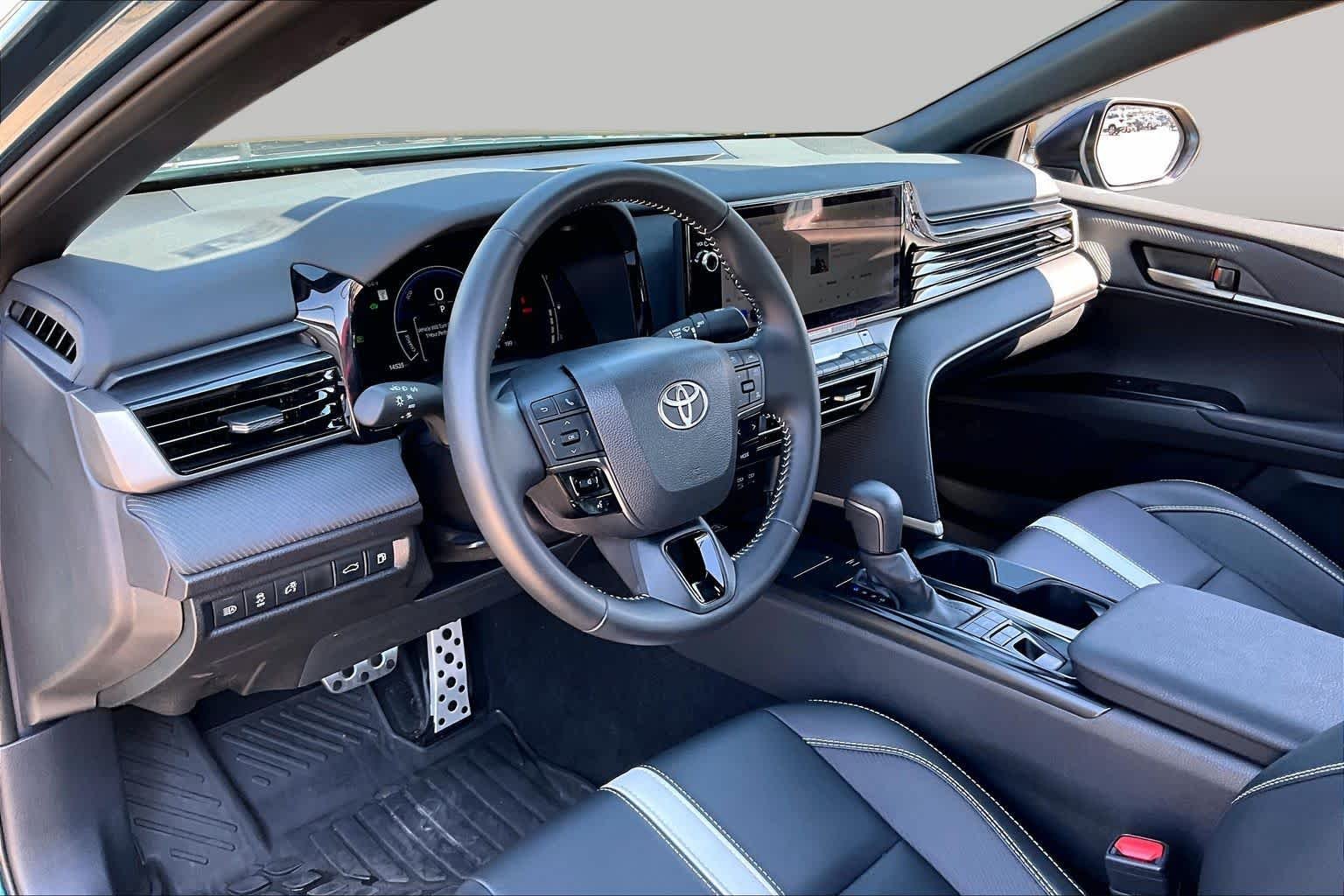 Used 2026 Ocean Gem Toyota SE image 17