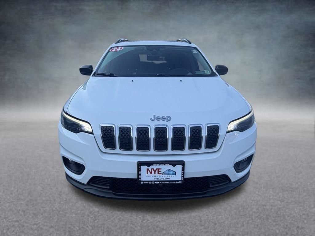 Used 2022 Bright White Clearcoat Jeep Latitude Lux image 9