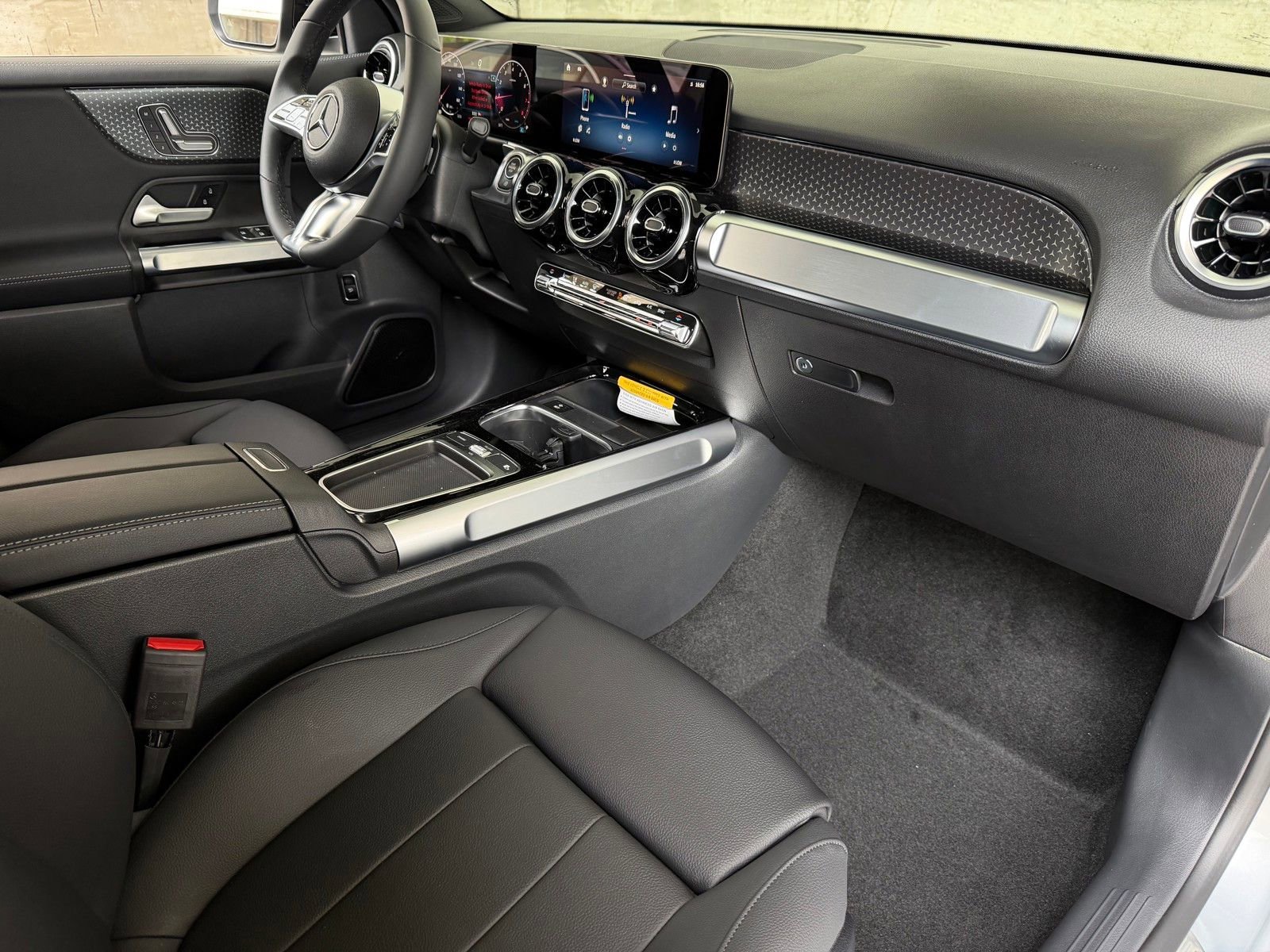 New 2026 Cirrus Silver Metallic Mercedes-Benz GLB 250 image 35