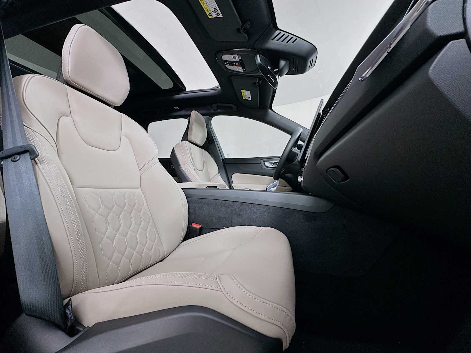 New 2026 Crystal White Volvo Plus image 25