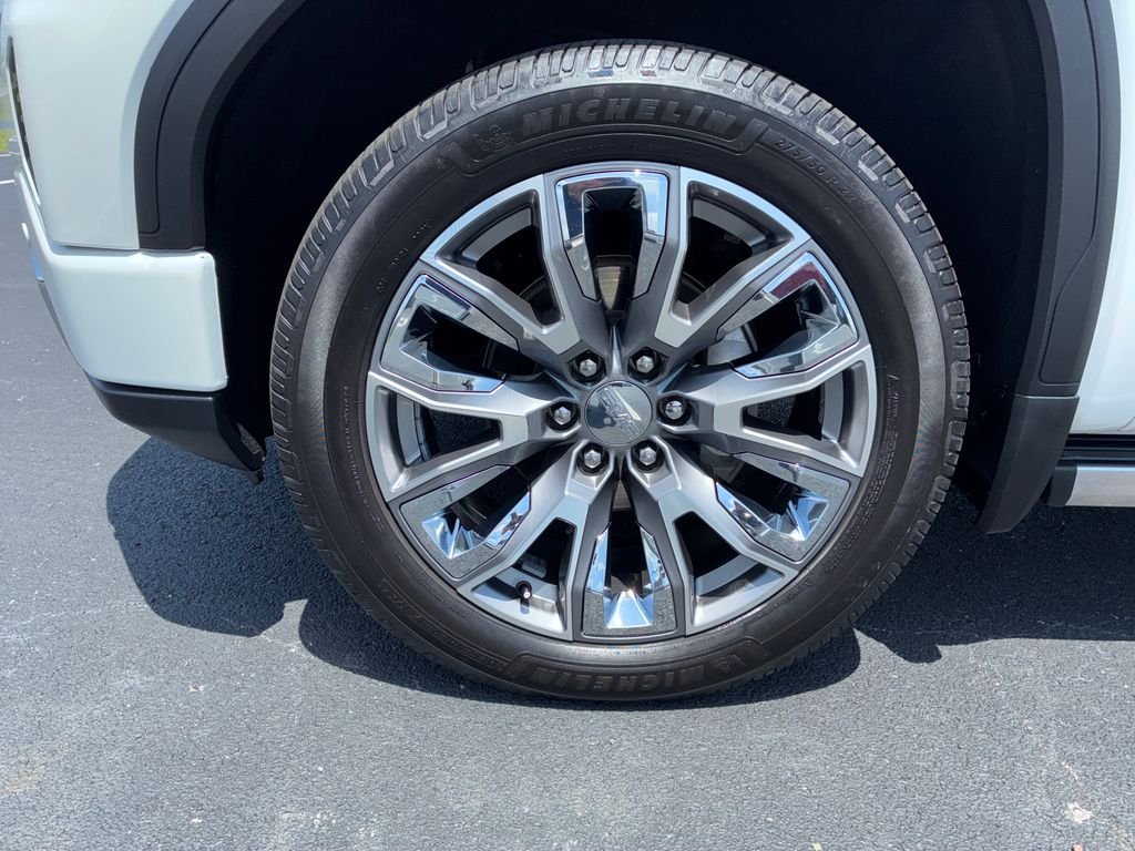 Used 2023 White GMC Denali image 8