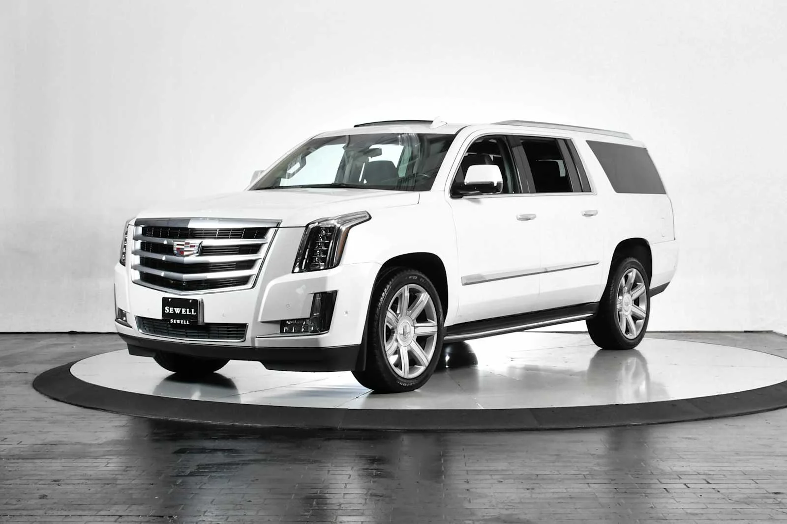 2018 Cadillac Escalade ESV AWD Luxury's photo