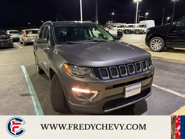 Used 2019 Gray Jeep Limited 4x4 image 3
