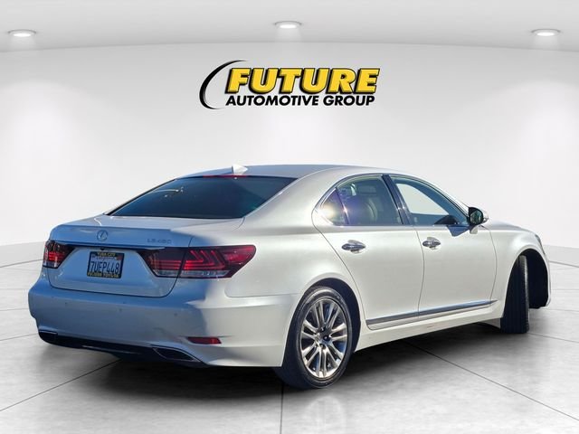 Used 2016 White Lexus 460 image 4