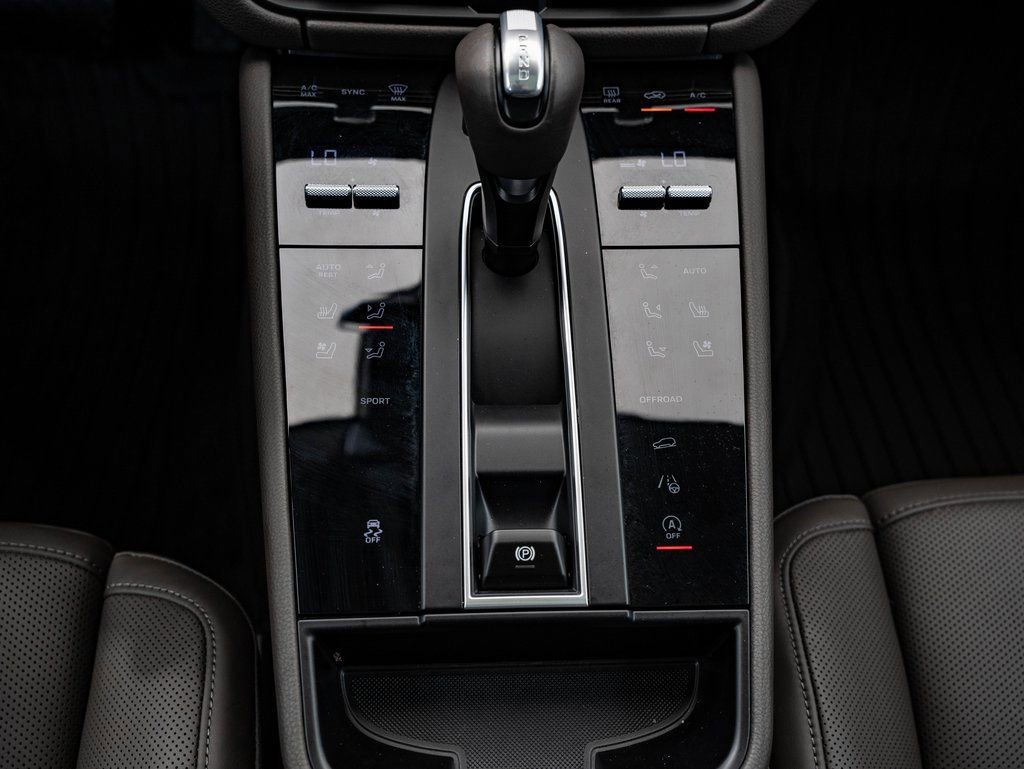 Used 2025 Dolomite Silver Metallic Porsche  image 38