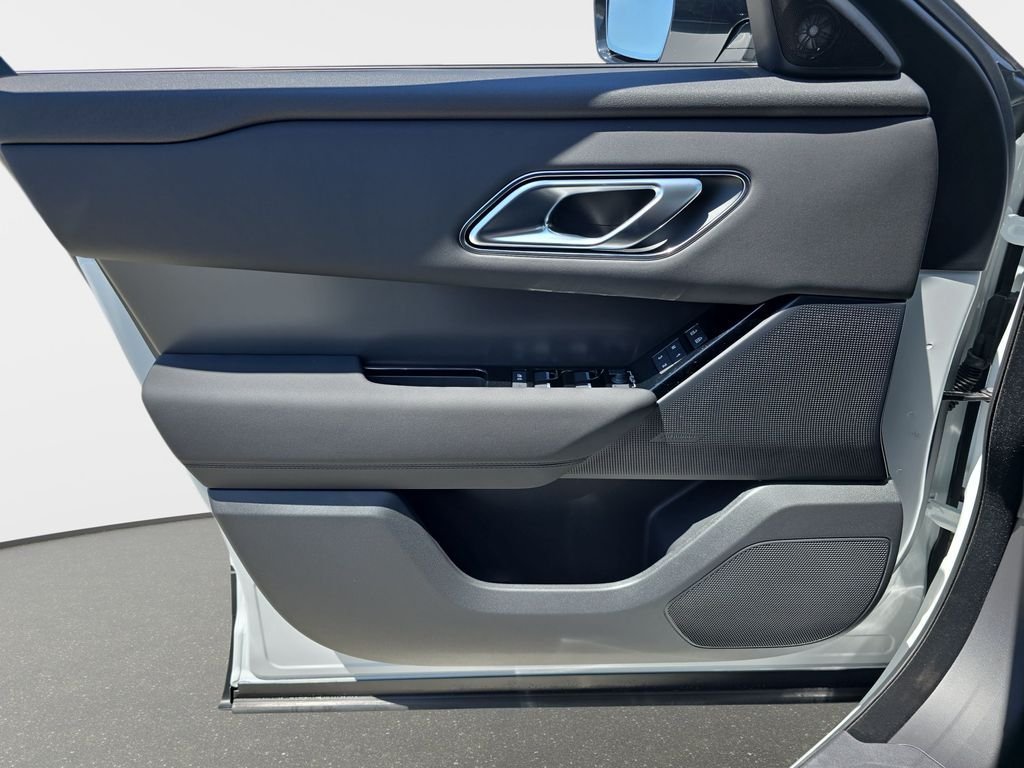 New 2026 Fuji White LAND ROVER S image 28
