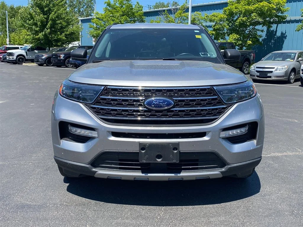 Used 2023 Iconic Silver Ford XLT image 5