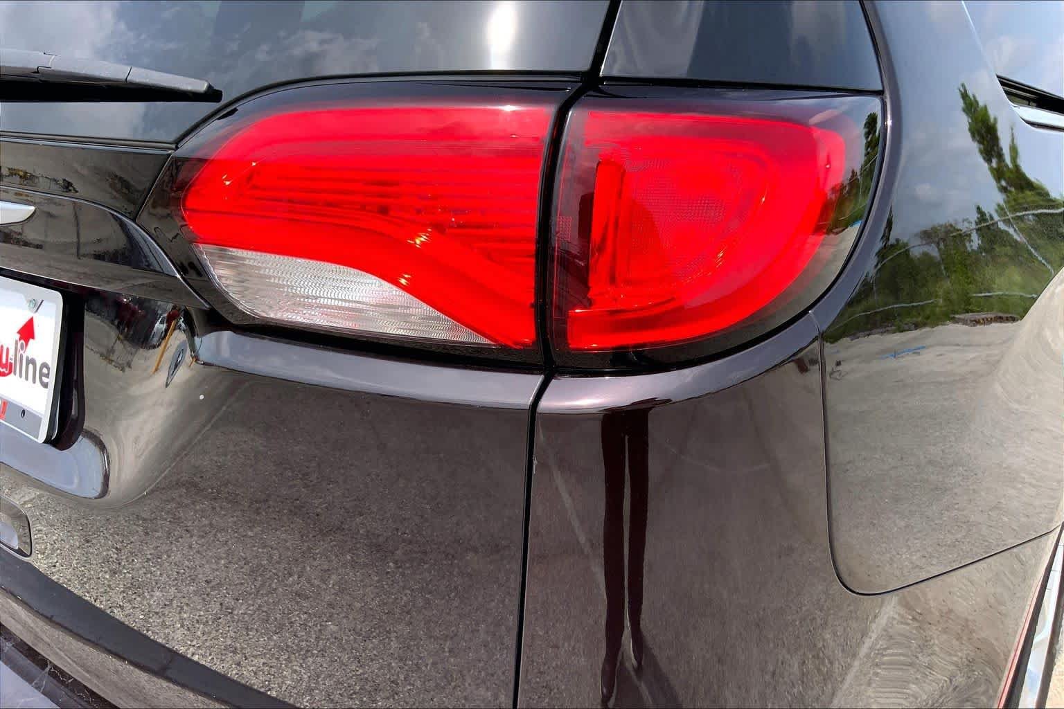 Used 2017 Dark Cordovan Pearlcoat Chrysler Touring-L Plus image 30
