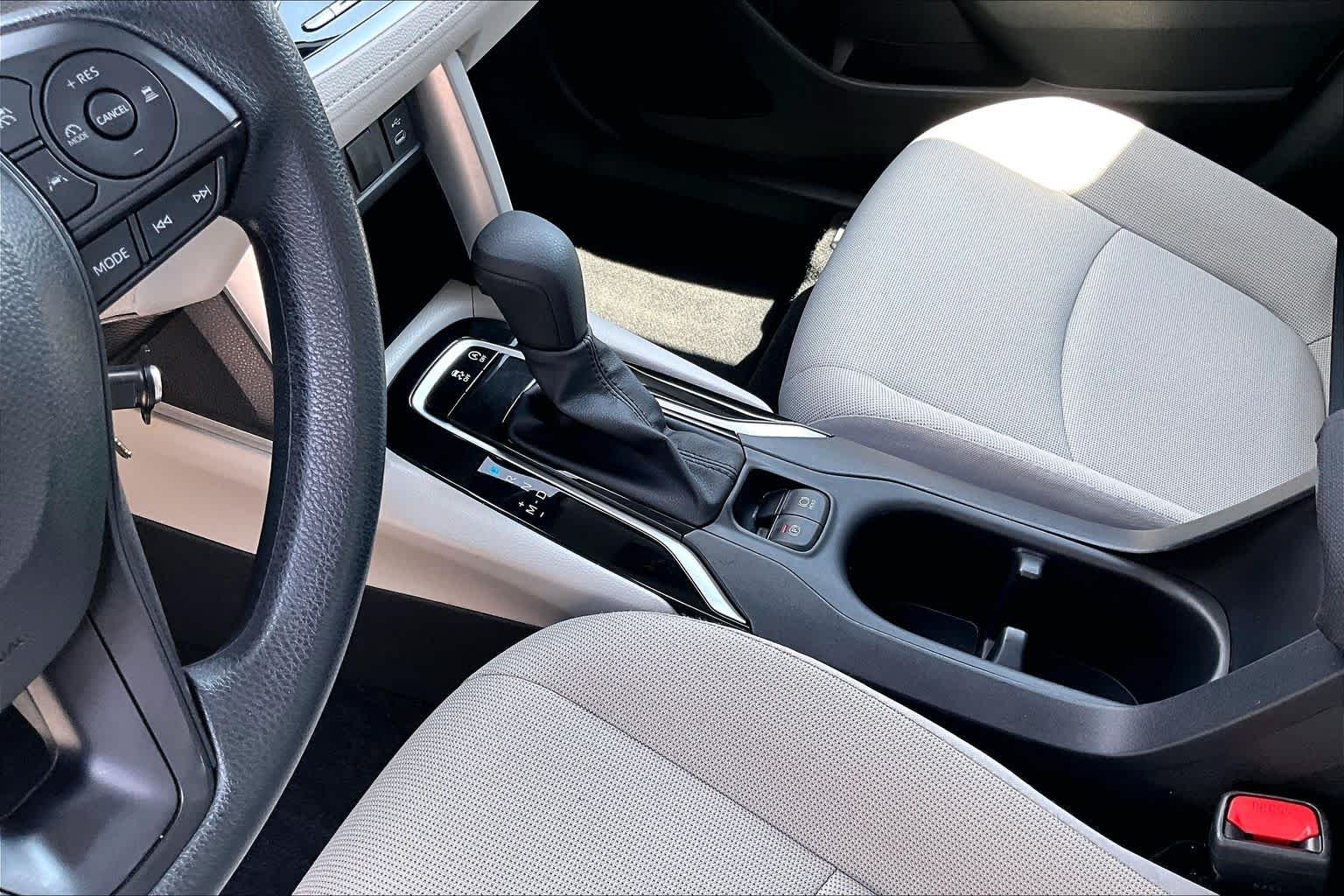 Used 2025 Wind Chill Pearl Toyota L image 17