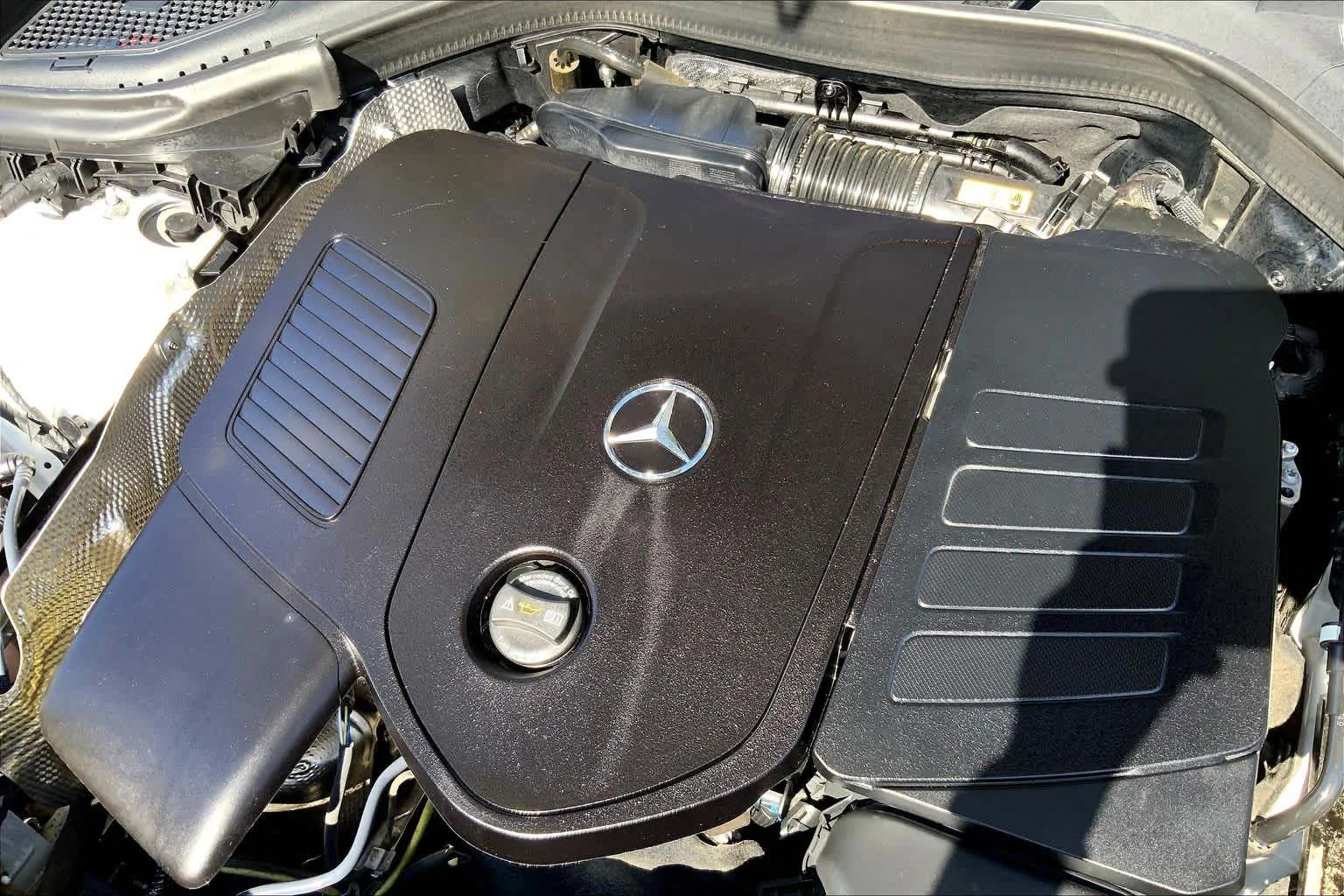 Used 2024 Polar White Mercedes-Benz GLC 300 image 33