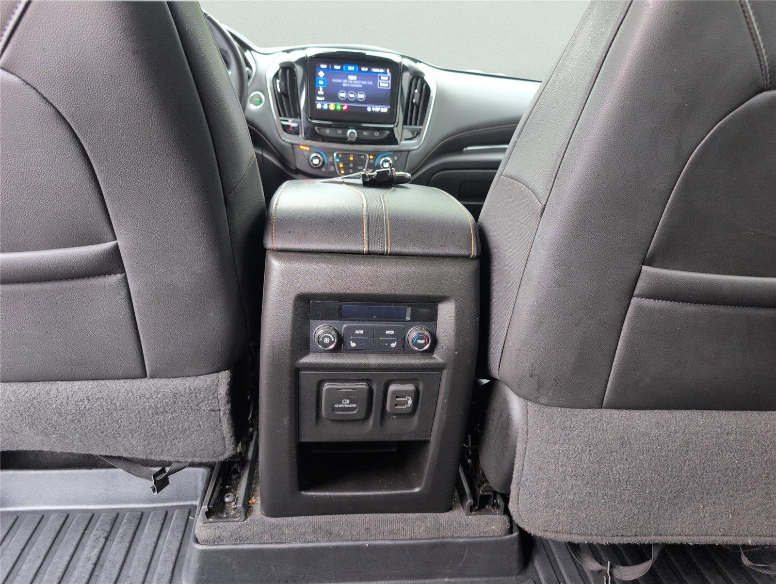 Used 2021 Iridescent Pearl Tricoat Chevrolet Premier image 32